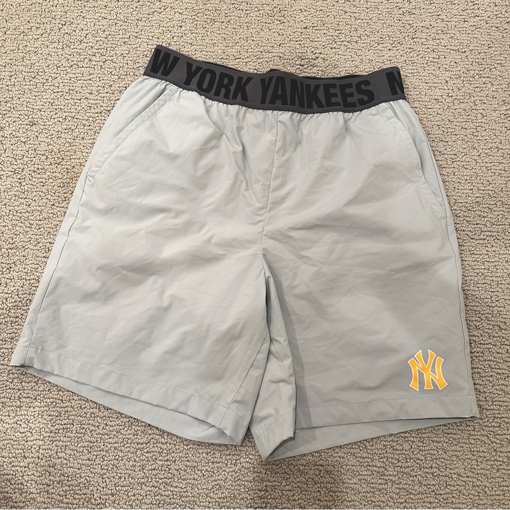 MLB New York Yankees Men’s Shorts - Size M